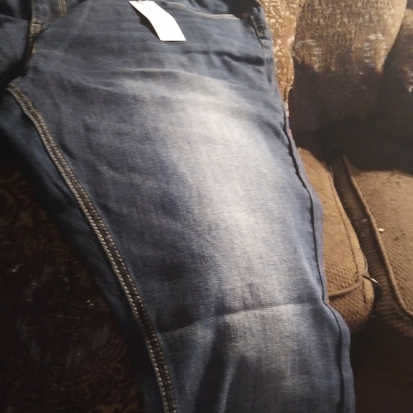 NWT RUE 21 MID RISE CROPS - Picture 6 of 8